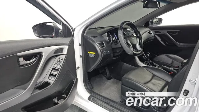 Hyundai Avante — фото 10