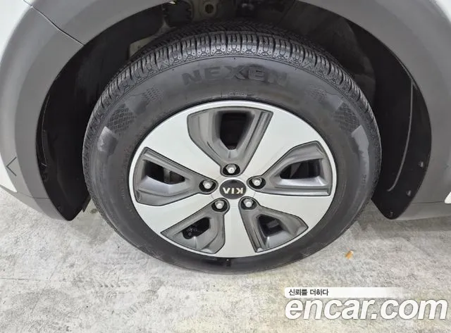 Kia Niro — фото 17