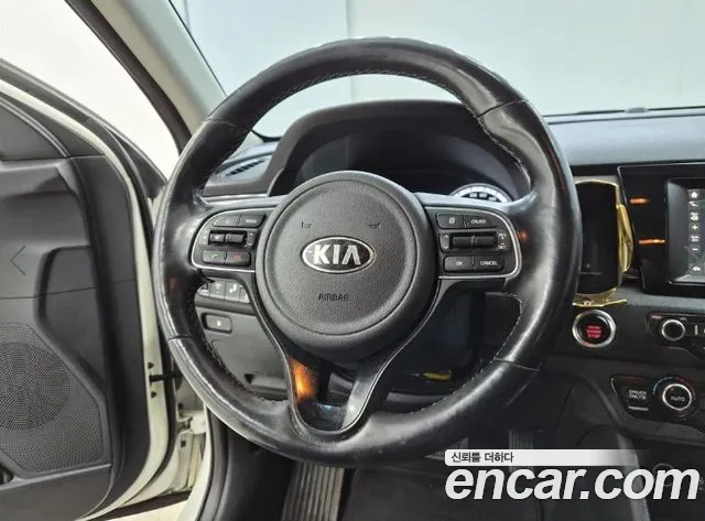 Kia Niro — фото 9