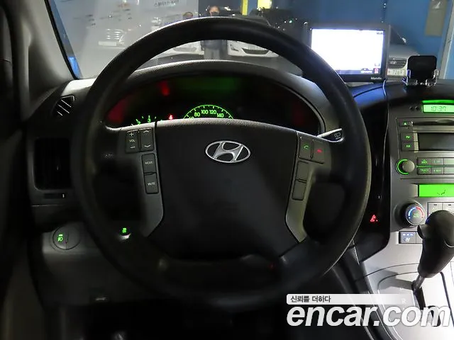 Hyundai Starex — фото 10