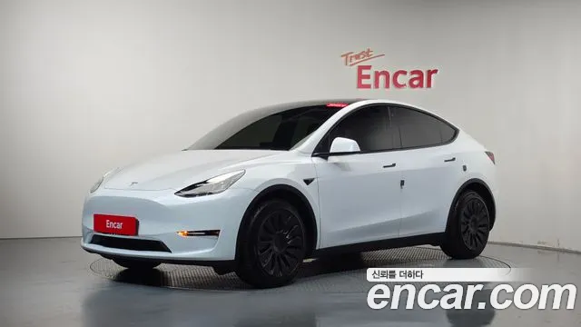 Tesla Model Y — фото 1