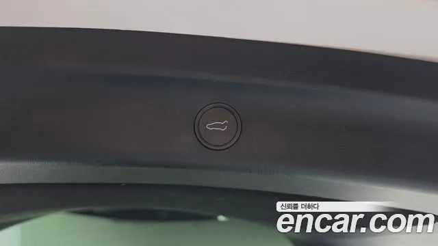 Tesla Model Y — фото 18