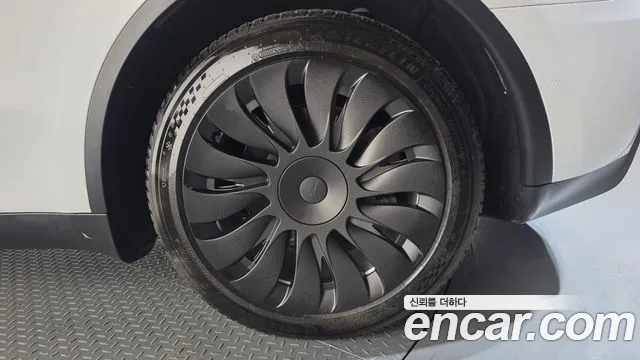 Tesla Model Y — фото 22
