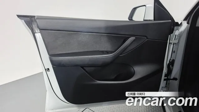 Tesla Model Y — фото 25
