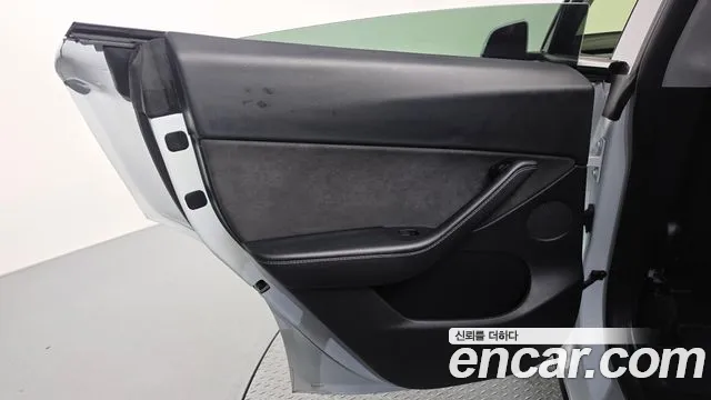 Tesla Model Y — фото 26