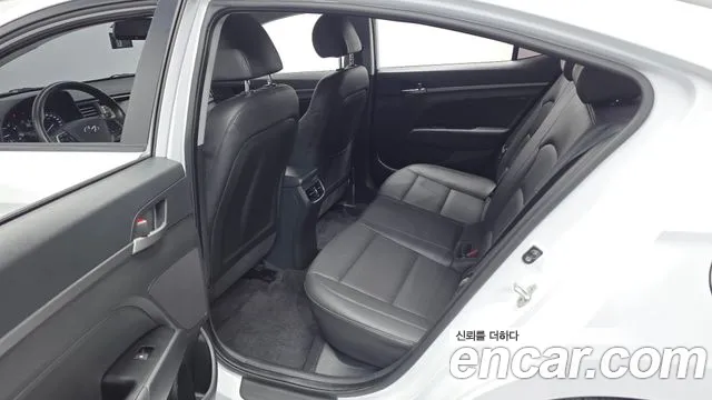 Hyundai Avante — фото 12