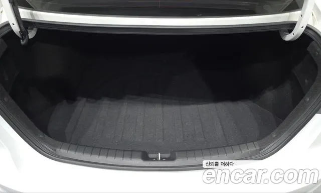 Hyundai Avante — фото 18