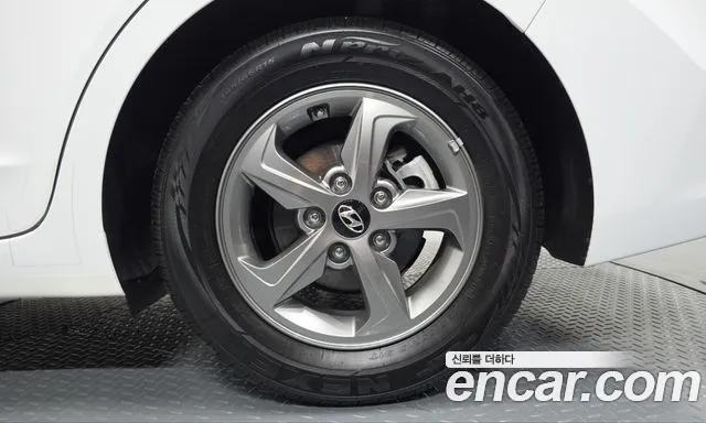 Hyundai Avante — фото 21