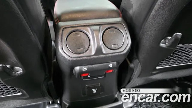 Jeep Wrangler — фото 19