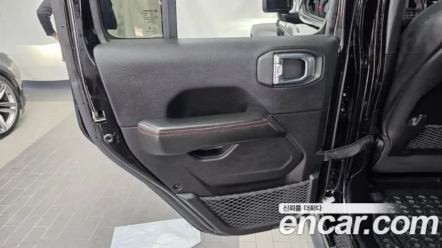 Jeep Wrangler — фото 25