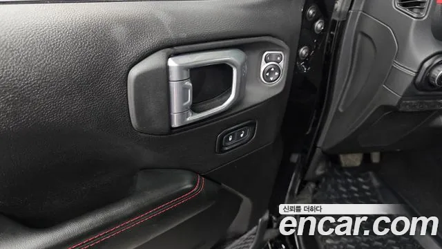Jeep Wrangler — фото 27