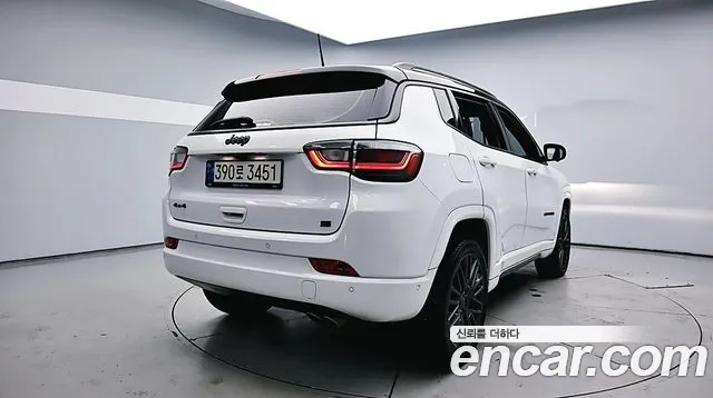Jeep Compass — фото 12