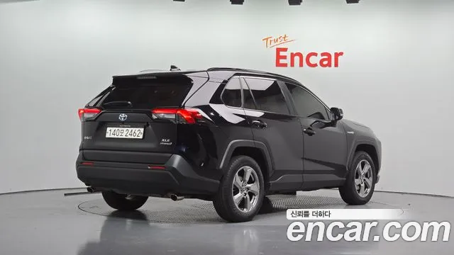 Toyota RAV4 — фото 1