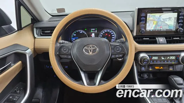 Toyota RAV4 — фото 12