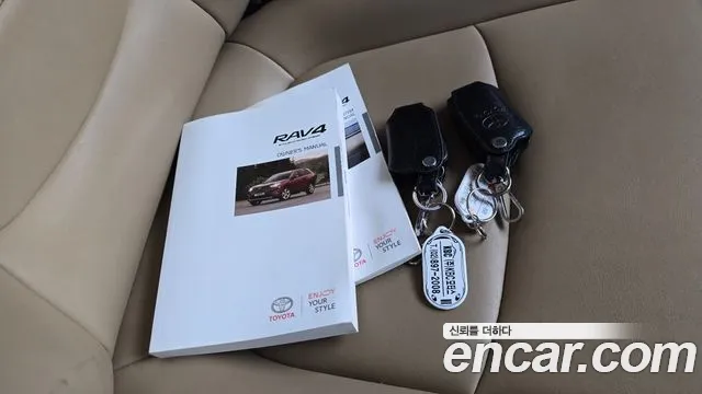 Toyota RAV4 — фото 31