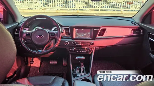 Kia Niro — фото 12