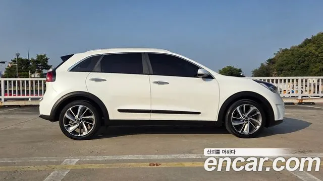 Kia Niro — фото 5