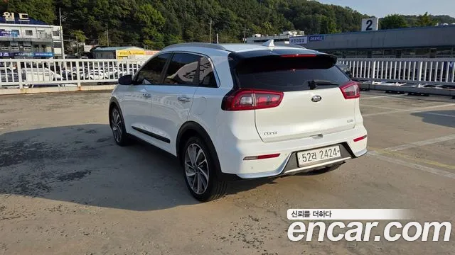 Kia Niro — фото 7