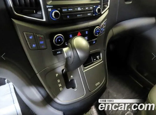 Hyundai Starex — фото 18