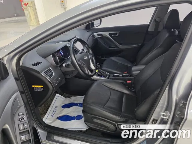Hyundai Avante — фото 9