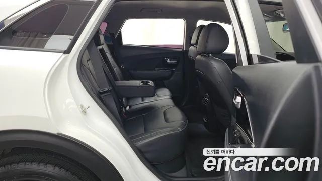 Kia Niro — фото 12