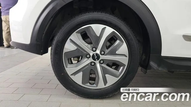 Kia Niro — фото 21