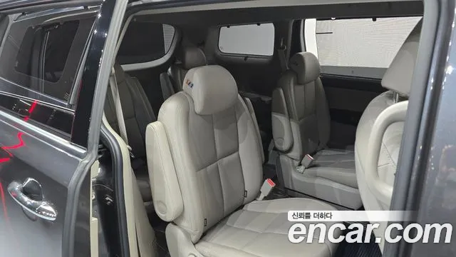 Kia Carnival — фото 11