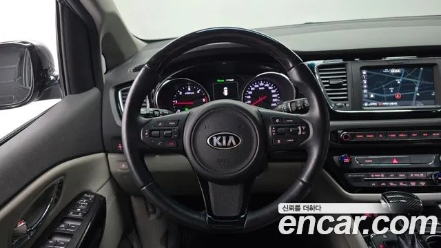 Kia Carnival — фото 13