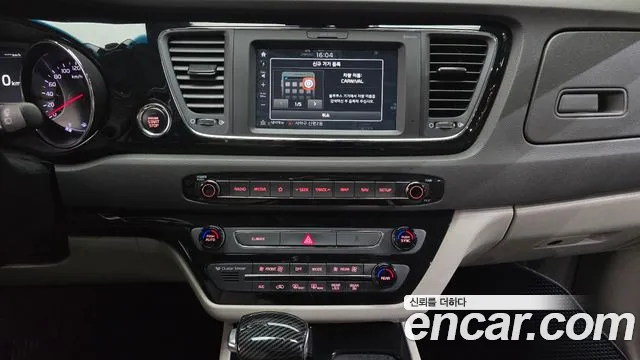 Kia Carnival — фото 14