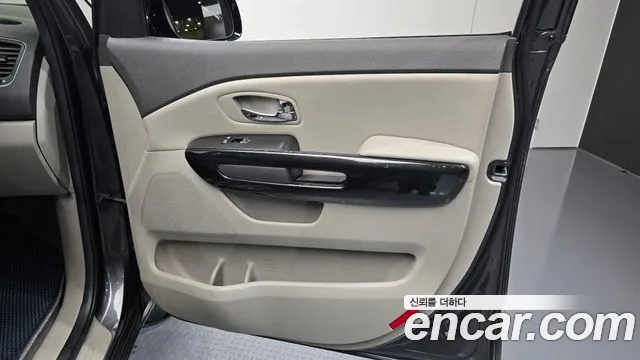 Kia Carnival — фото 24