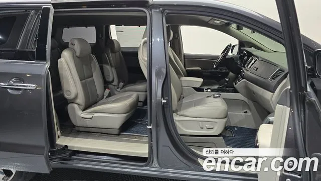 Kia Carnival — фото 25