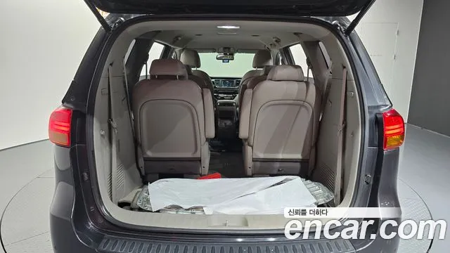 Kia Carnival — фото 35