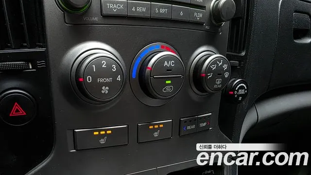 Hyundai Starex — фото 18