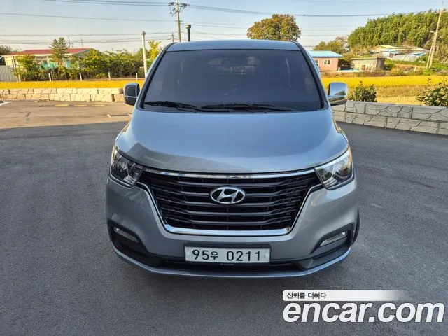 Hyundai Starex — фото 1