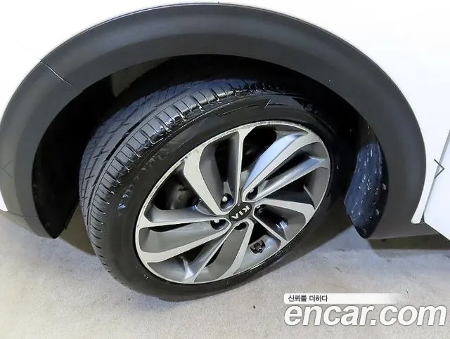 Kia Niro — фото 20