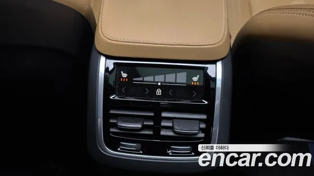 Volvo XC90 — фото 16