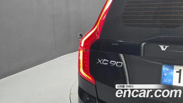 Volvo XC90 — фото 23