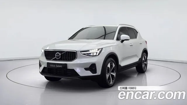 Volvo XC40 — фото 1