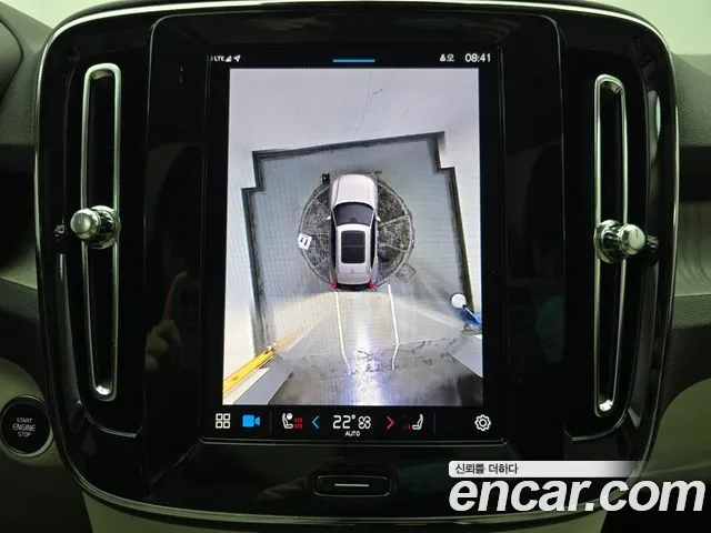 Volvo XC40 — фото 15