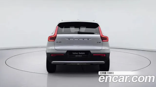 Volvo XC40 — фото 5