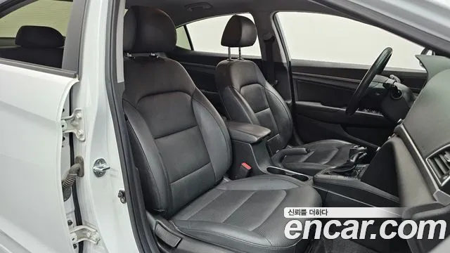 Hyundai Avante — фото 11