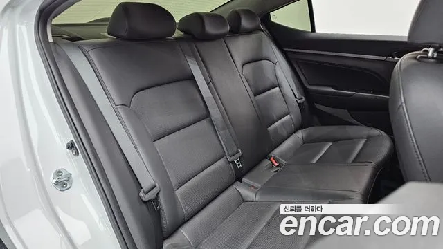 Hyundai Avante — фото 12