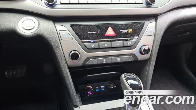Hyundai Avante — фото 18