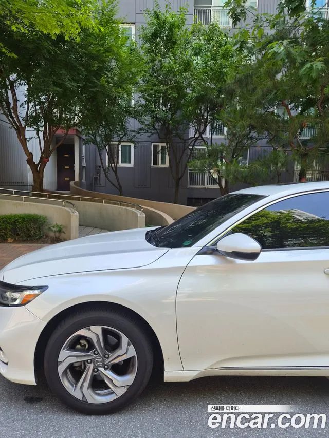 Honda Accord — фото 8