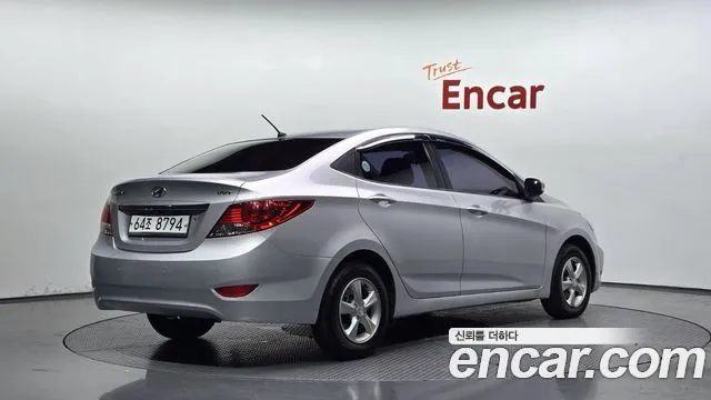 Hyundai Accent — фото 2