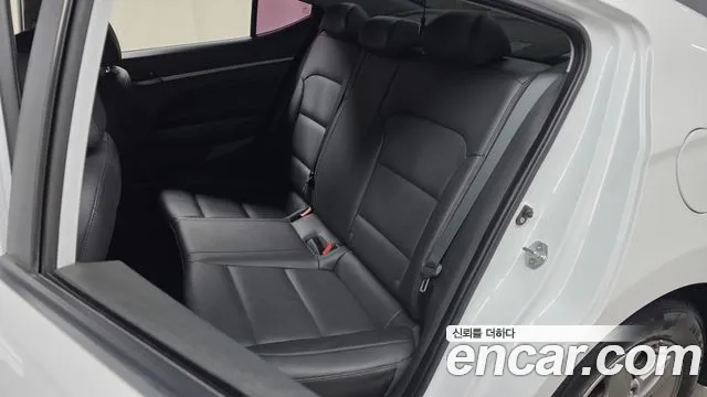 Hyundai Avante — фото 11