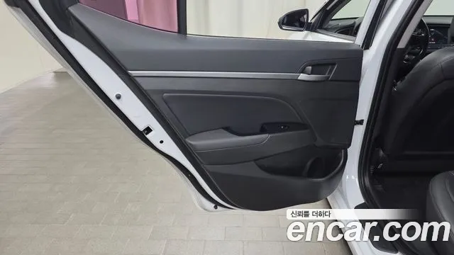 Hyundai Avante — фото 25