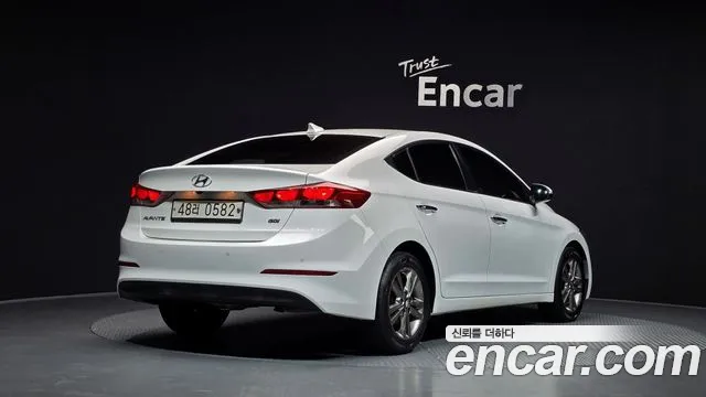 Hyundai Avante — фото 2