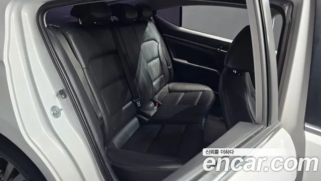 Hyundai Avante — фото 26