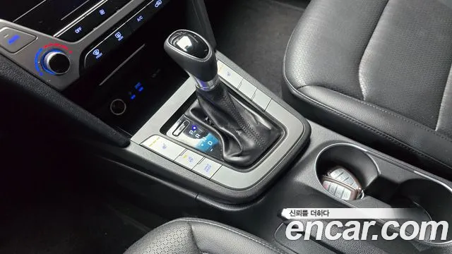 Hyundai Avante — фото 9